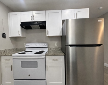 917 Freemont Street - Photo Thumbnail 4