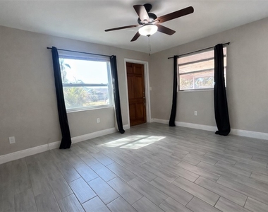 917 Freemont Street - Photo Thumbnail 3
