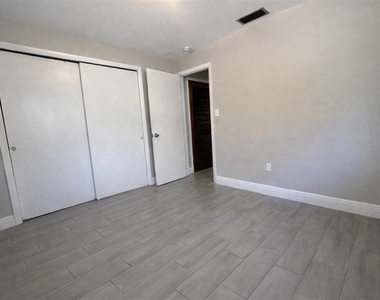 917 Freemont Street - Photo Thumbnail 7