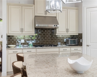 9235 Rialto Lane - Photo Thumbnail 10