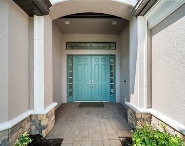 9235 Rialto Lane - Photo Thumbnail 3