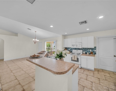 2724 Sw 2nd Avenue - Photo Thumbnail 10