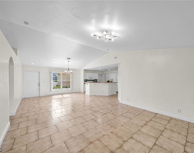 2724 Sw 2nd Avenue - Photo Thumbnail 8