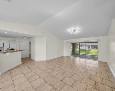 2724 Sw 2nd Avenue - Photo Thumbnail 6