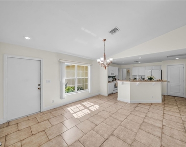 2724 Sw 2nd Avenue - Photo Thumbnail 7