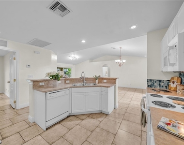 2724 Sw 2nd Avenue - Photo Thumbnail 12