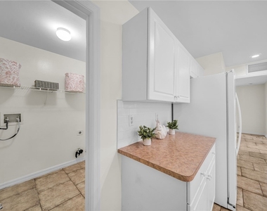 2724 Sw 2nd Avenue - Photo Thumbnail 13