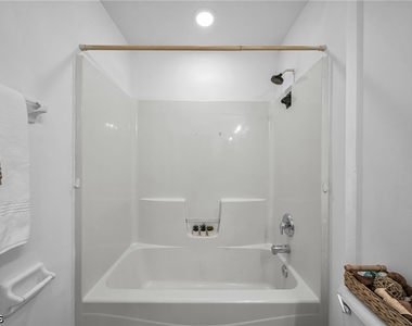 2724 Sw 2nd Avenue - Photo Thumbnail 24