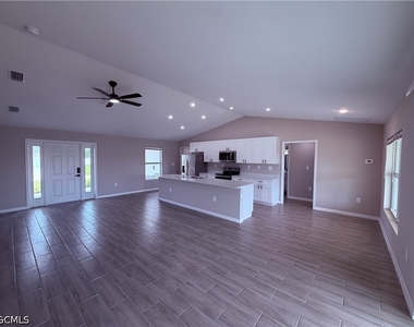 1017 Ne 44th Street - Photo Thumbnail 1