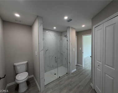 1017 Ne 44th Street - Photo Thumbnail 7