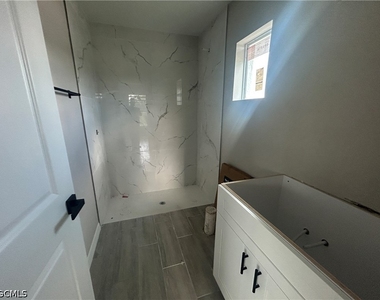 1017 Ne 44th Street - Photo Thumbnail 6