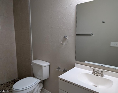 3706 Se 9th Place - Photo Thumbnail 6