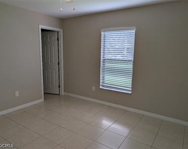 3706 Se 9th Place - Photo Thumbnail 5