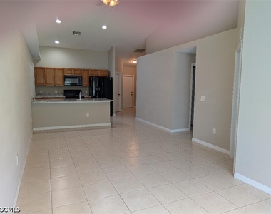 3706 Se 9th Place - Photo Thumbnail 3