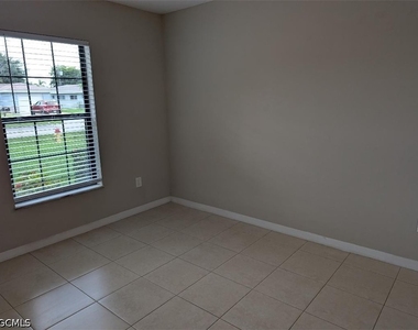 3706 Se 9th Place - Photo Thumbnail 9