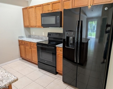 3706 Se 9th Place - Photo Thumbnail 4