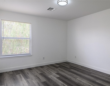 3429 Township Grove Lane - Photo Thumbnail 10