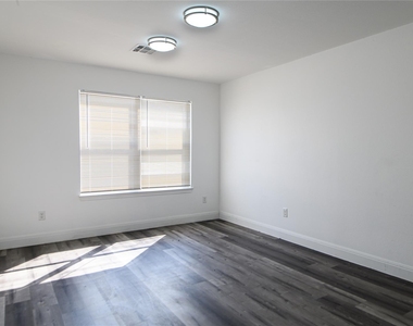 3429 Township Grove Lane - Photo Thumbnail 7