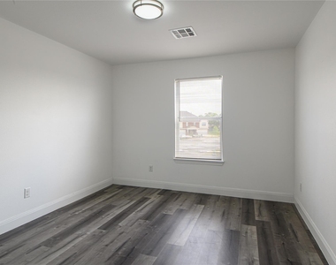 3429 Township Grove Lane - Photo Thumbnail 9