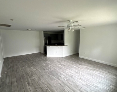 2430 Mansfield Avenue S - Photo Thumbnail 2