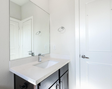4508 Trevor Park Lane - Photo Thumbnail 17
