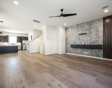 4508 Trevor Park Lane - Photo Thumbnail 4