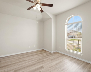 1164 Kennesaw Drive - Photo Thumbnail 3