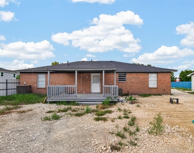 1449 Mesquite Street - Photo Thumbnail 12