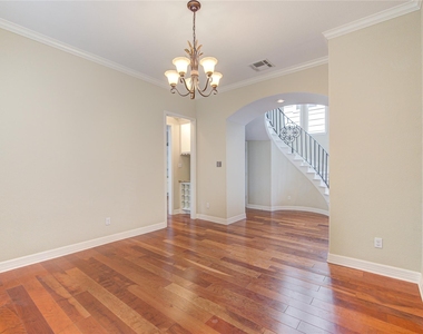 1117 W 18th Street - Photo Thumbnail 5