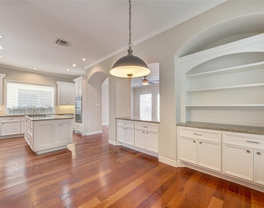 1117 W 18th Street - Photo Thumbnail 8