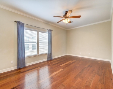 1117 W 18th Street - Photo Thumbnail 24