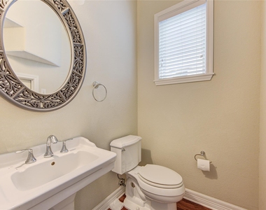 1117 W 18th Street - Photo Thumbnail 14