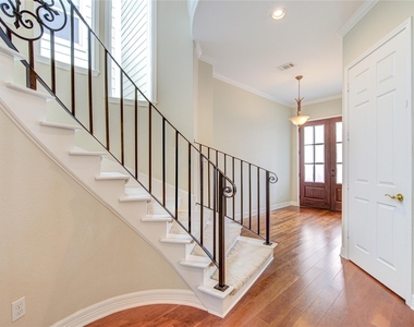 1117 W 18th Street - Photo Thumbnail 3