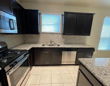 17118 Bedford Peak Ct - Photo Thumbnail 4