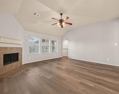 28207 Chalet Park Drive - Photo Thumbnail 10