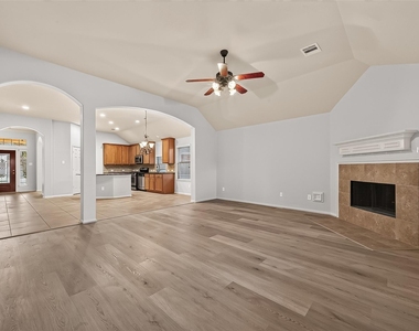 28207 Chalet Park Drive - Photo Thumbnail 8