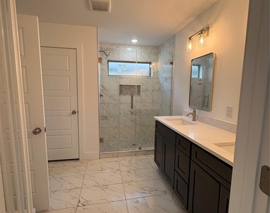 13122 Lake Conroe Bay Road - Photo Thumbnail 11