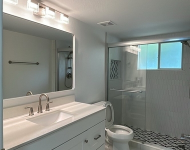 8234 Key Royal Circle - Photo Thumbnail 5