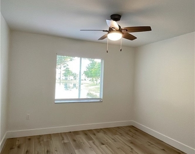 8234 Key Royal Circle - Photo Thumbnail 3
