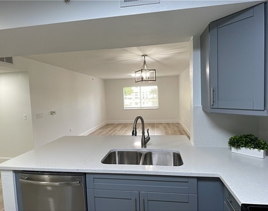 8234 Key Royal Circle - Photo Thumbnail 7