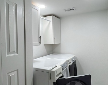 8234 Key Royal Circle - Photo Thumbnail 6