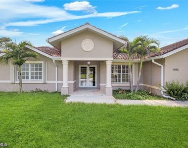 1795 Desoto Boulevard S - Photo Thumbnail 2