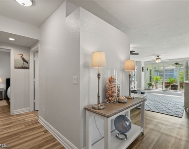6855 Satinleaf Road S - Photo Thumbnail 5
