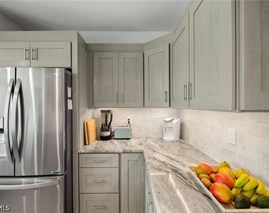 6855 Satinleaf Road S - Photo Thumbnail 7