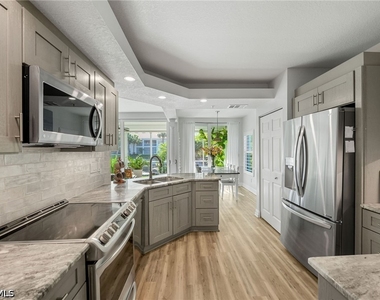 6855 Satinleaf Road S - Photo Thumbnail 8