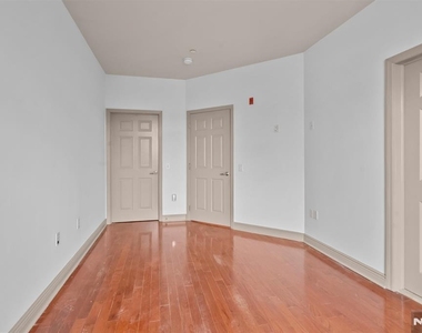 7400 River - Photo Thumbnail 24