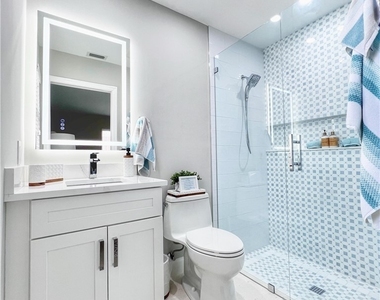 137 Se 17th Terrace - Photo Thumbnail 9
