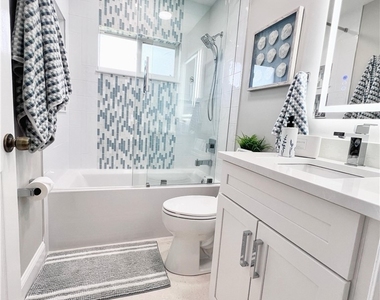 137 Se 17th Terrace - Photo Thumbnail 8