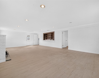 6131 Birdwood Road - Photo Thumbnail 8