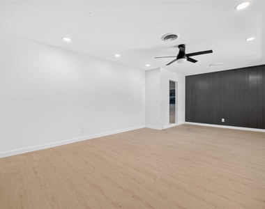 6131 Birdwood Road - Photo Thumbnail 2